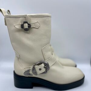 Larroudé Hardy‎ Western
Buckle White Leather Boots